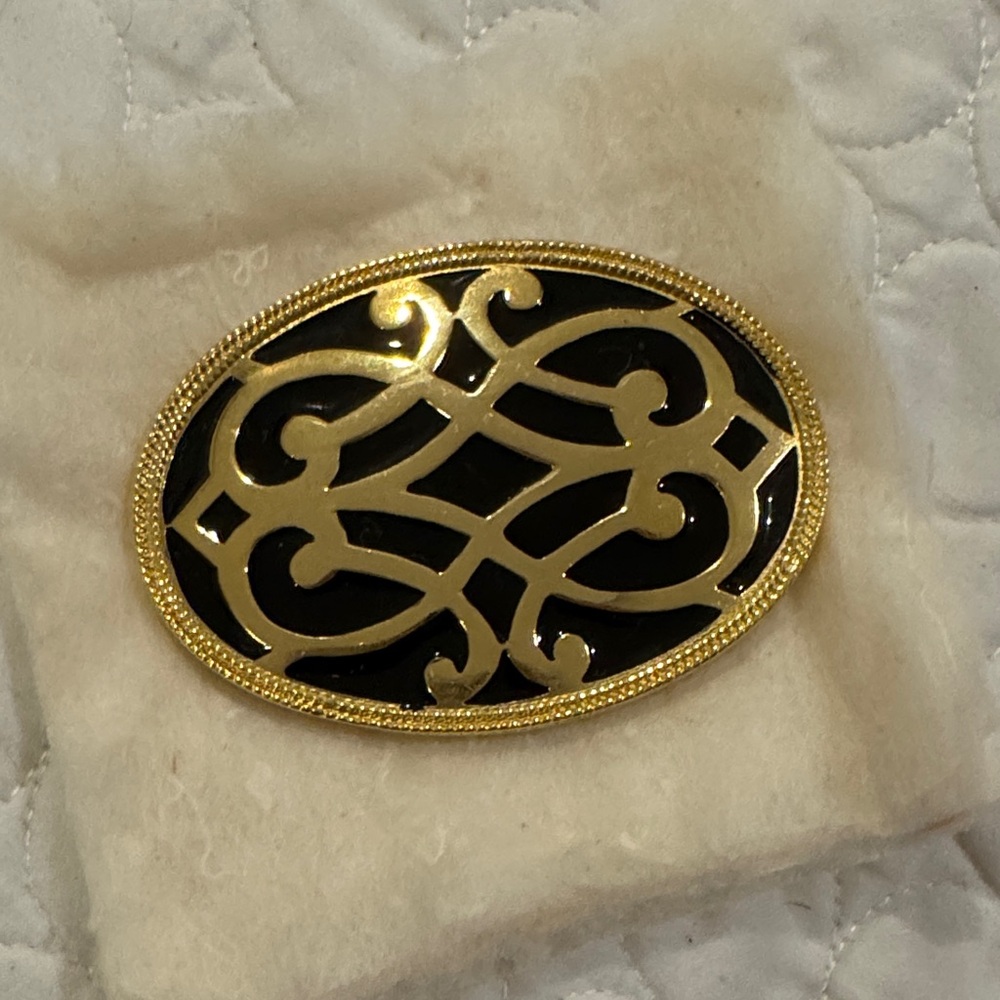 Women vintage one size Ornate Gold and Black Brooch elegant Y2K
